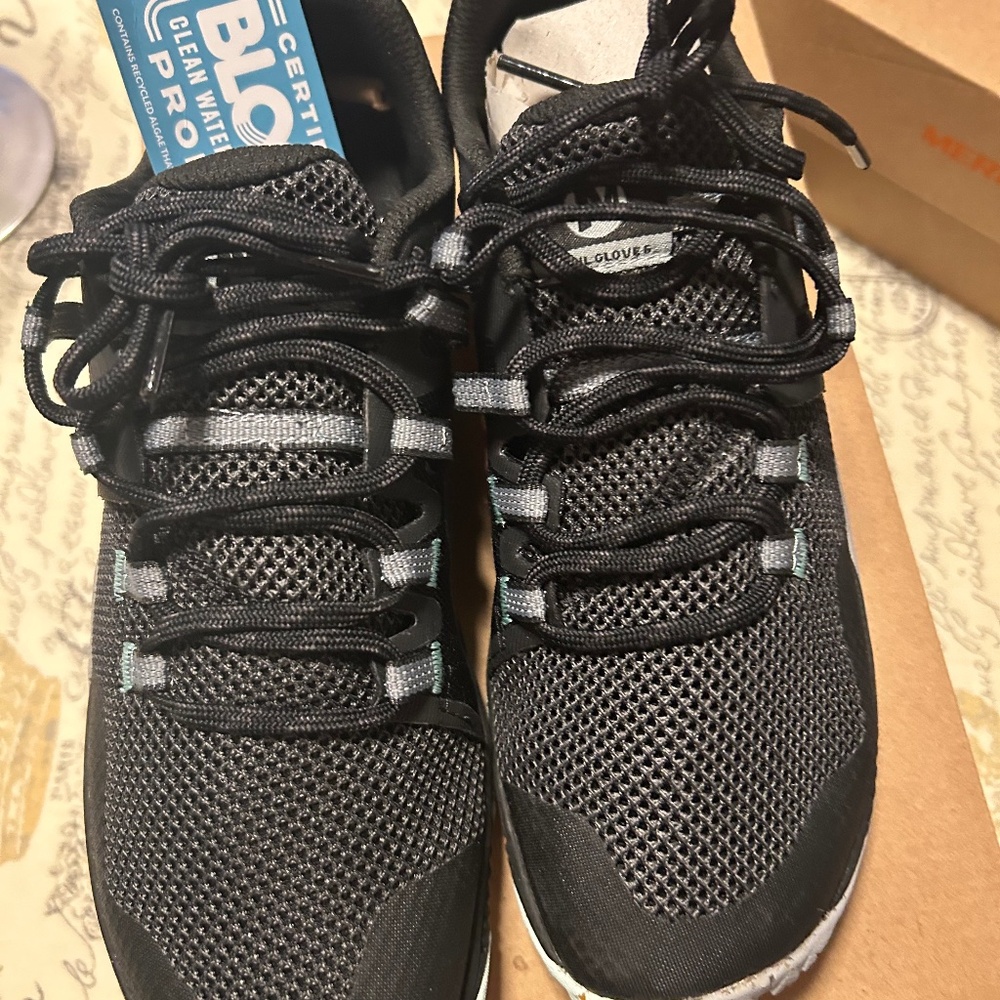 Merrell Trail Glove  6 black 7 1/2